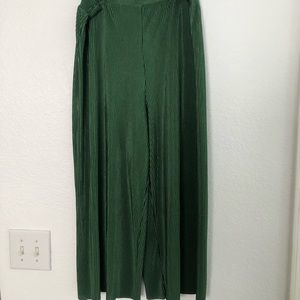 BCBG green flowy pants
